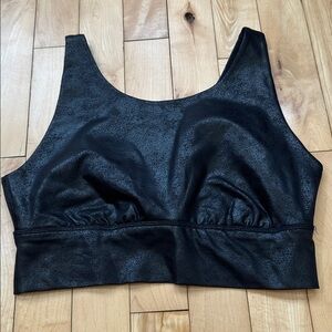 Offline by aerie Black Medium- Support Sports Bra with Subtle Texture